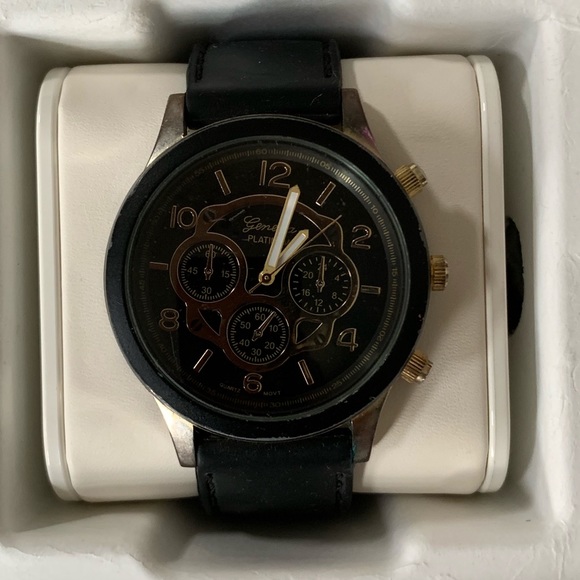 Men’s Black Watch - Picture 2 of 3